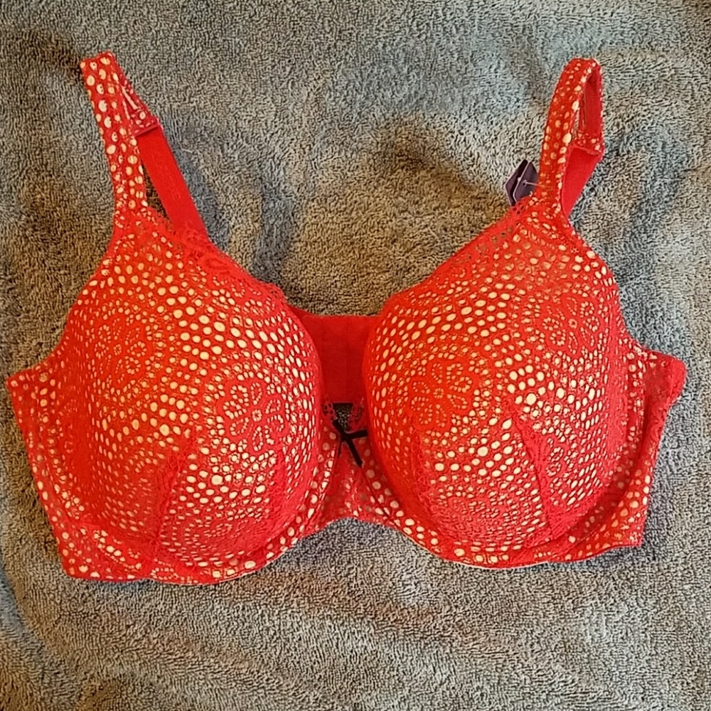 *42D or 42DD red lace tshirt bra lane bryant